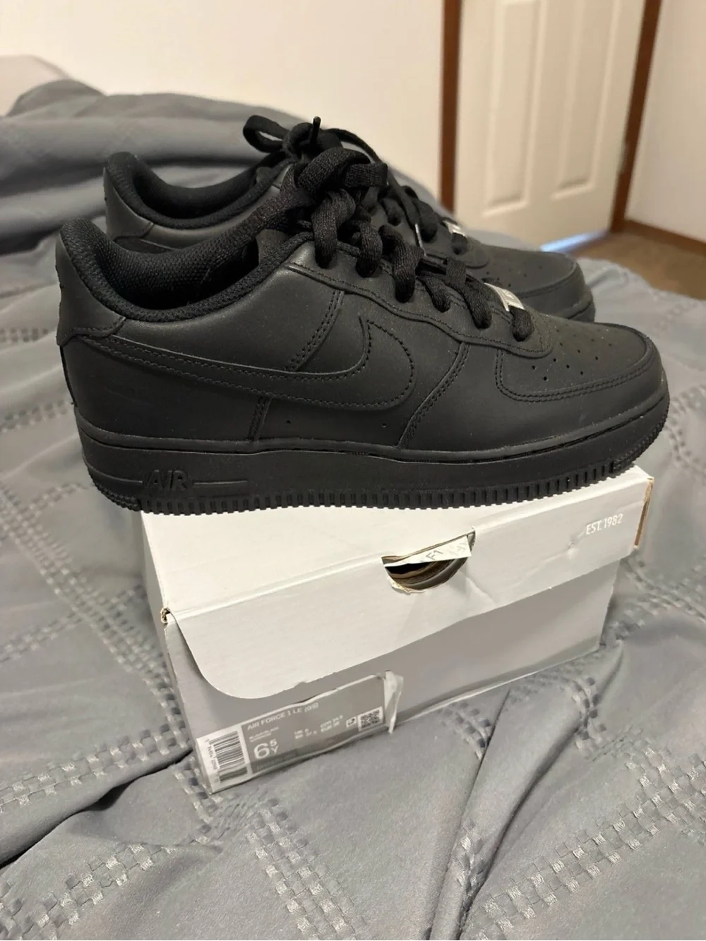 Nike Air Force 1 GS Size 6.5 – Triple Black / All Black (size 8 women’s